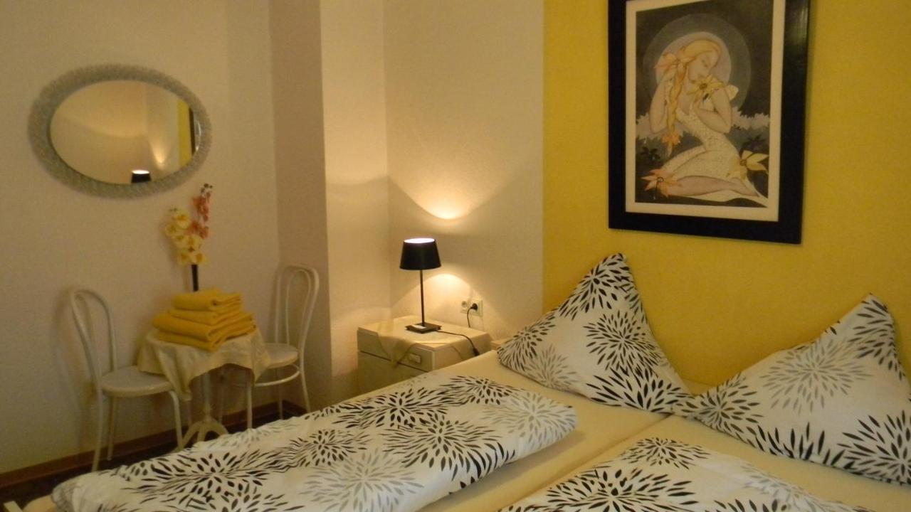 Gastehaus Am Calmont Bed & Breakfast Ediger-Eller Bagian luar foto